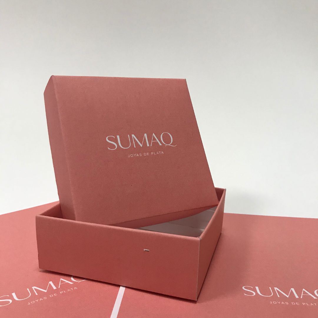 Packaging y papeler&iacute;a corporativa producida por dCero